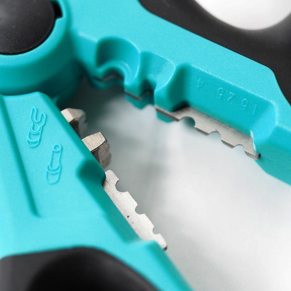 WITオリジナル エレクトロニクスシザース BC2304。全長170mm。日本製4034ステンレス刃（HRC58±2）、先端ギザ歯加工。MAX80mm?ケーブル切断対応。ストリッパー1.5/2.5/4.0mm?、2.5mm?端子圧着機能搭載。ベルトループ付き専用ホルダー付属。