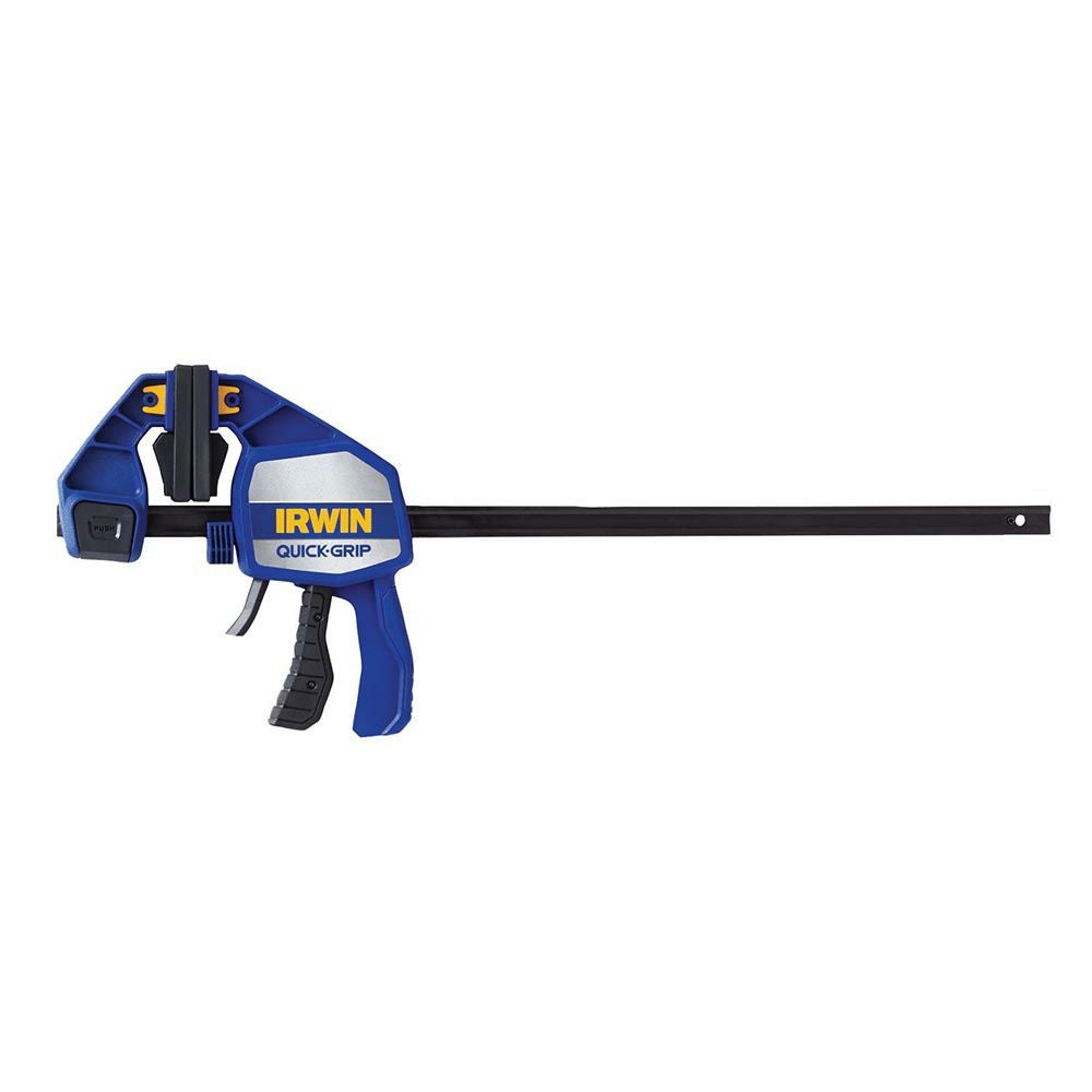 片手で操作できる強力バークランプでグリップを握るだけでしっかり締付け、ヘッドの向きを変えれば突っ張り作業もできる。クランプ幅450mm。