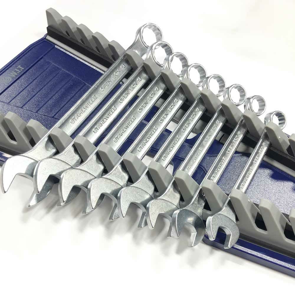 収納のムダをなくし、スッキリ収納できるレンチラック。標準とリバースの両タイプに対応。