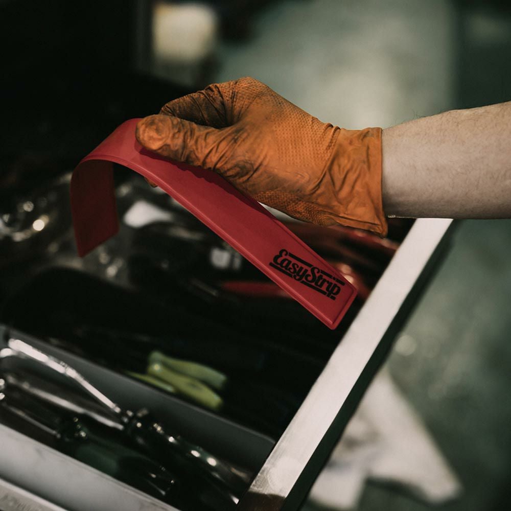 外したいパーツのすき間に差し込んで、引っ張るだけ、ボディや周辺パーツを傷つけにくい脱着補助ツール、Easy Strip